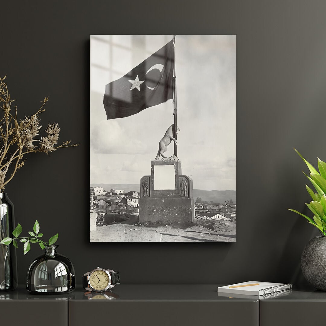 Bayrak Tutan Bozkurt Anıtı 01 Metal Poster