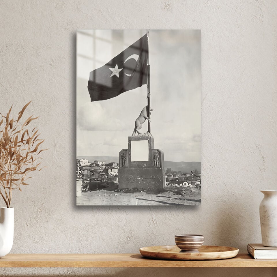 Bayrak Tutan Bozkurt Anıtı 01 Metal Poster